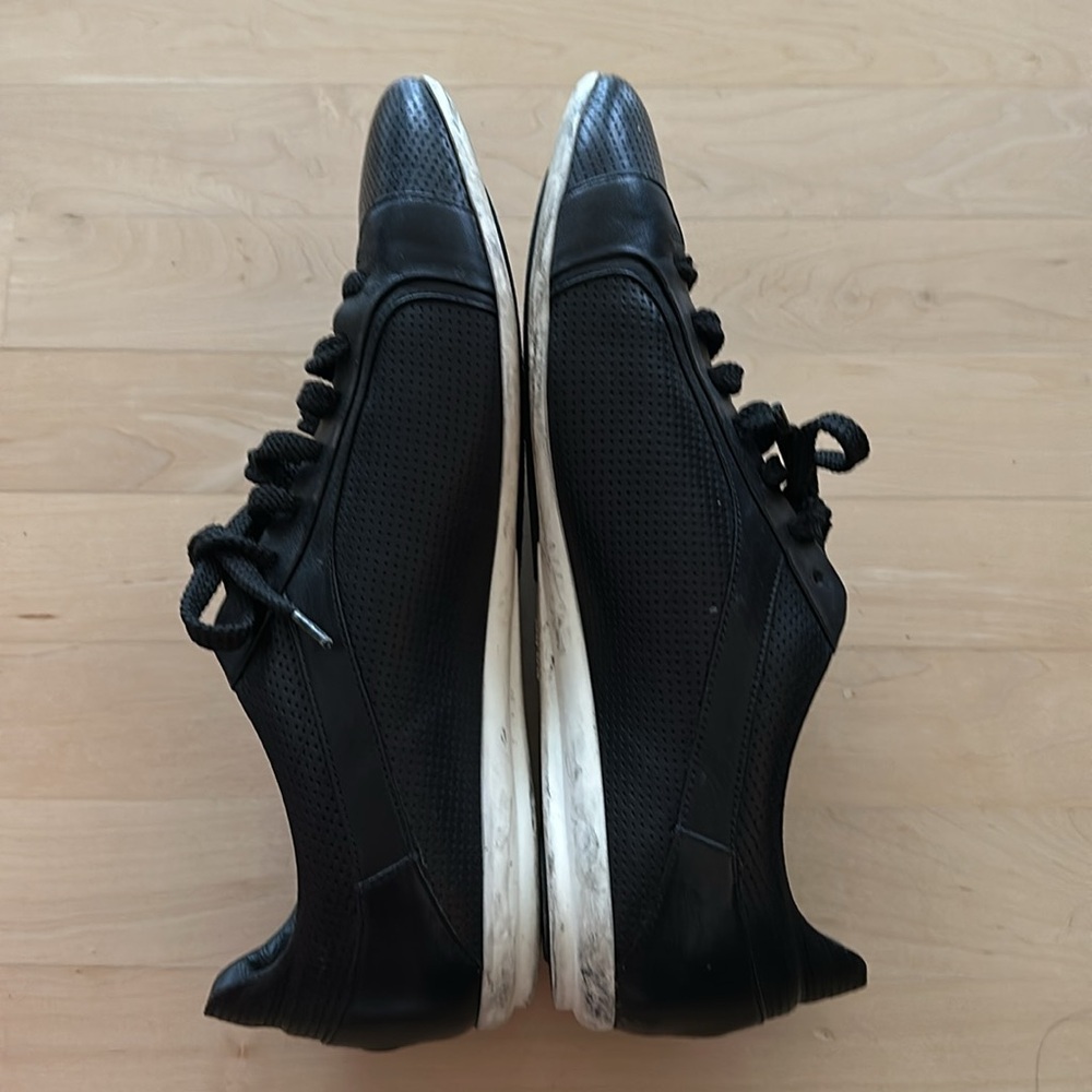 Black leather Hugo Boss Sneakers